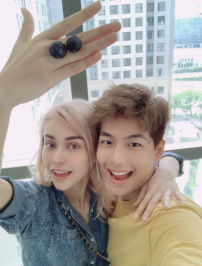 Từ năm 2019, Mlee và Quốc Anh để lộ loạt 'hint' hẹn hò nhưng không xác nhận. (Ảnh: FBNV)