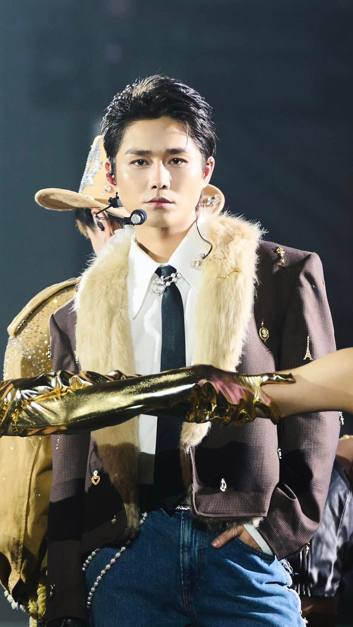 Lịch trình gần đây nhất của Tăng Duy Tân là biểu diễn trong một đêm nhạc trước thềm năm mới. Ảnh: FBNV