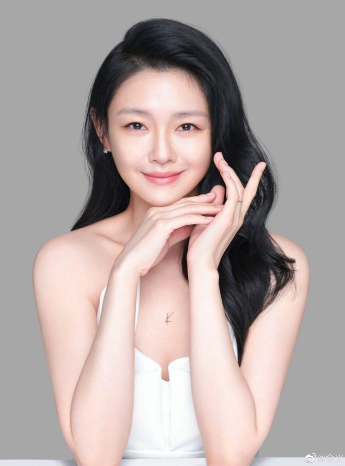 Sự ra đi của Từ Hy Viên ở tuổi 49 khiến gia đình và người hâm mộ xót xa. 