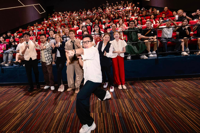 Màn giao lưu của Trấn Thành khiến nhiều khán giả thích thú. (Ảnh FBNV)