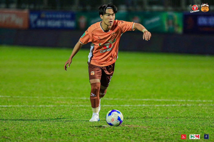 Trung vệ Phạm Lý Đức đang là gương mặt ấn tượng với 11 trận đấu cho CLB HAGL ở V.League. Ảnh: HAGL FC