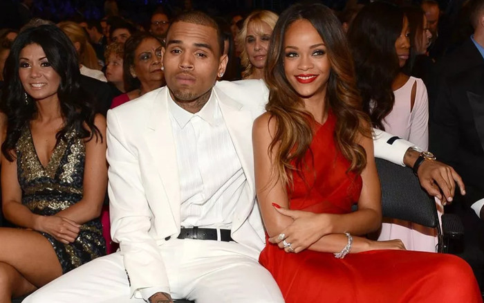 Bạn trai cũ của Rihanna có chiến thắng GRAMMY thứ hai sau 20 năm, dân mạng chỉ trích Ảnh 2