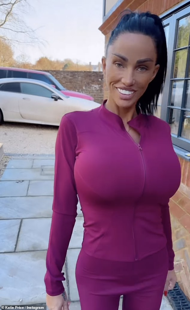 Thân hình và gương mặt của Katie Price trở nên gầy gò, tàn tạ sau khi giảm cân quá mức. 