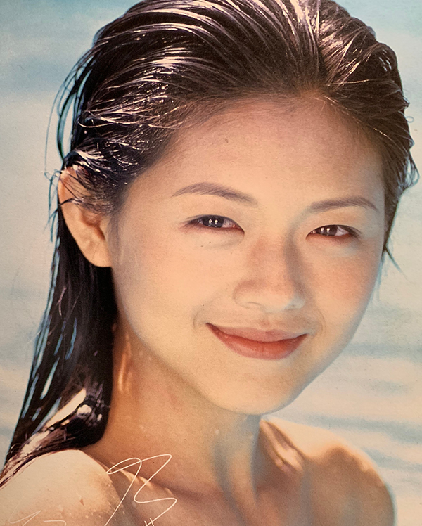 Không chỉ là diễn viên, Từ Hy Viên còn là ca sĩ, MC, nhà văn, chứng tỏ bản thân trong nhiều lĩnh vực nghệ thuật khác nhau. Tuy nhiên, những hào quang trên màn ảnh không thể che lấp được những nỗi buồn trong đời thực. Cô từng trải qua nhiều vấn đề sức khỏe và áp lực tinh thần, nhưng chưa bao giờ than vãn trước công chúng.