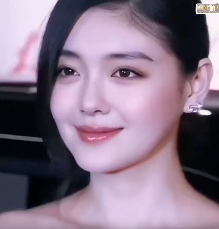 Ngày 3/2, Từ Hy Viên – nữ diễn viên Đài Loan từng 'làm mưa làm gió' trên màn ảnh châu Á đã qua đời ở tuổi 48 vì biến chứng cúm. Sự ra đi đột ngột của cô khiến người hâm mộ bàng hoàng, bởi trong mắt họ, cô vẫn mãi là hình ảnh của một thanh xuân tươi đẹp. 