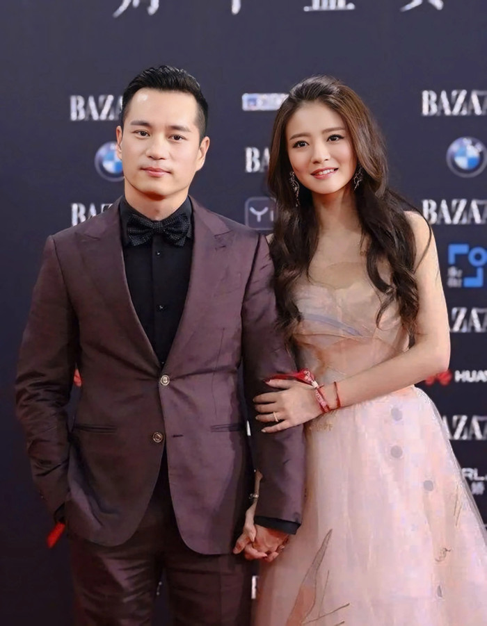 An Dĩ Hiên ở ẩn sau khi chồng ngồi tù.