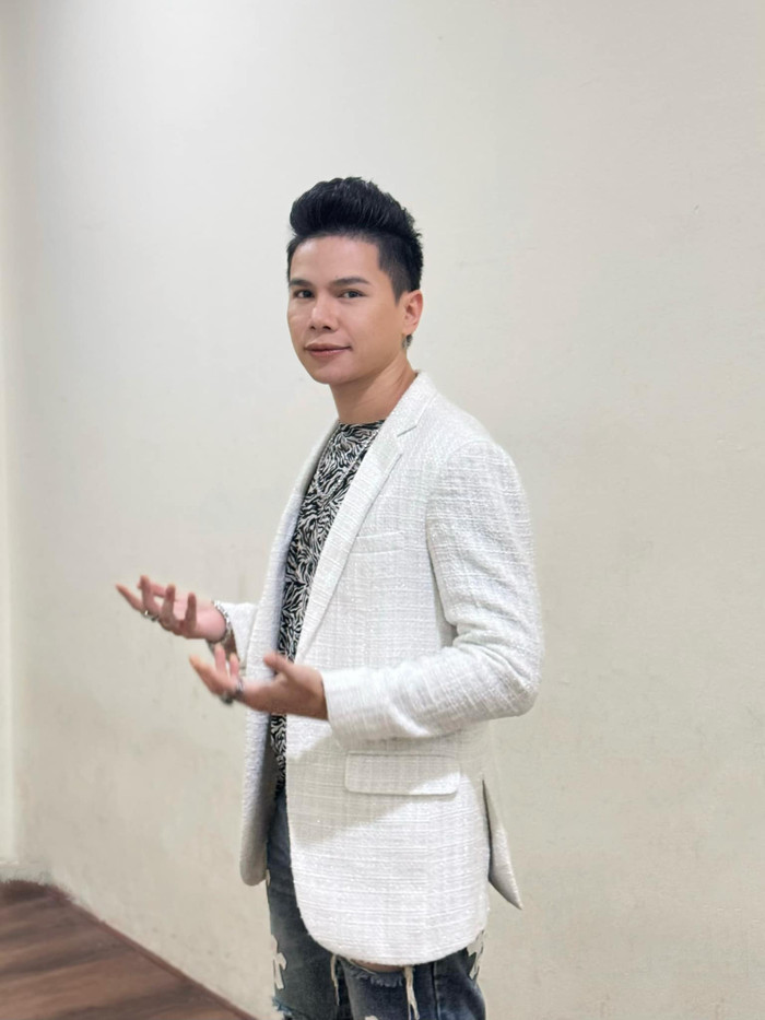 Nam ca sĩ cho biết đã được ngân hàng hỗ trợ và hoàn tiền sau khi liên hệ. (Ảnh: FBNV)