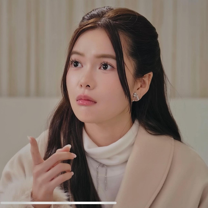 Đi Về Miền Có Nắng là dự án truyền hình thứ hai của Yên Đan sau vai Như “chài trai” trong phim Đi Giữa Trời Rực Rỡ. Cô được mệnh danh là “nữ phụ hút view” trên sóng giờ vàng, bởi hầu hết các dự án cô tham gia đều đảm nhận vai phụ nhưng vẫn gây tiếng vang lớn trong cộng đồng yêu phim.