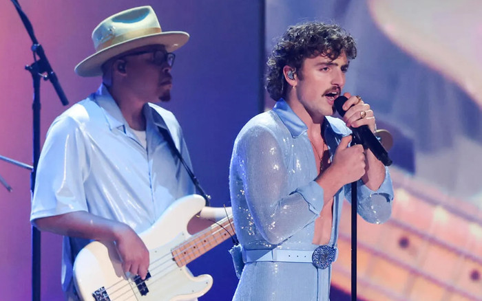 Nam ca sĩ trẻ lên tiếng xin lỗi vì khoảnh khắc nhạy cảm trên sân khấu GRAMMY 2025 Ảnh 2