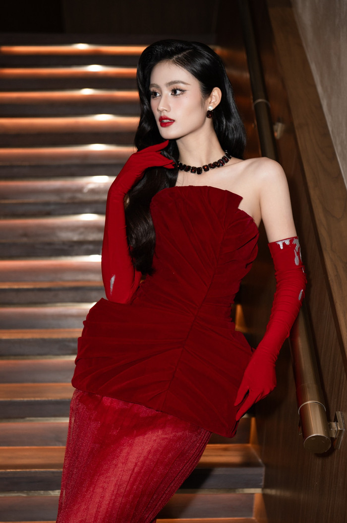 Hoa hậu Ý Nhi đang gấp rút hoàn thiện những kỹ năng trước thềm thi quốc tế. (Ảnh: FBNV)