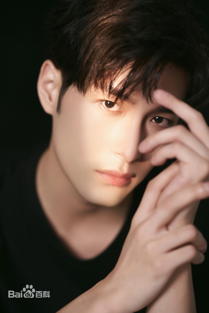 Nam diễn viên Lương Hựu Thành qua đời ở tuổi 27. 