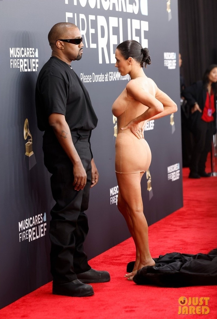 Vợ Kanye West nên học Kim Kardashian để mặc hở cho 'sang' Ảnh 3