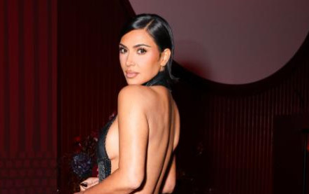 Vợ Kanye West nên học Kim Kardashian để mặc hở cho 'sang' Ảnh 2