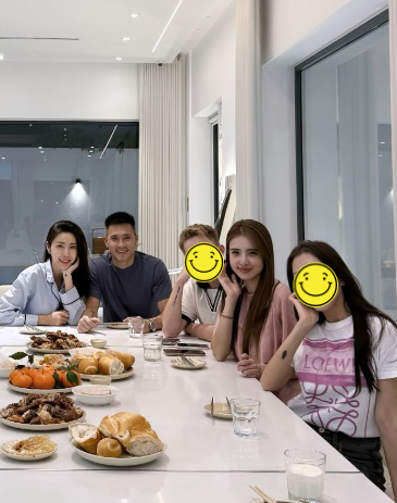 Thủy Tiên - Công Vinh xuất hiện cùng nhau sau tin đồn ly hôn. (Ảnh: FB Lê Khánh Chi)