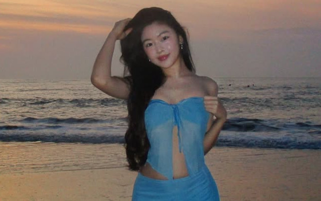 Con gái Quyền Linh chuộng váy áo mỏng manh, khoe dáng gợi cảm khi đi biển Ảnh 2