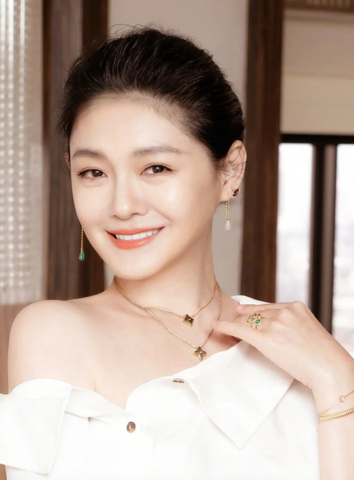 Sự ra đi của diễn viên Từ Hy Viên ở tuổi 49 khiến người thân và làng giải trí bàng hoàng. 