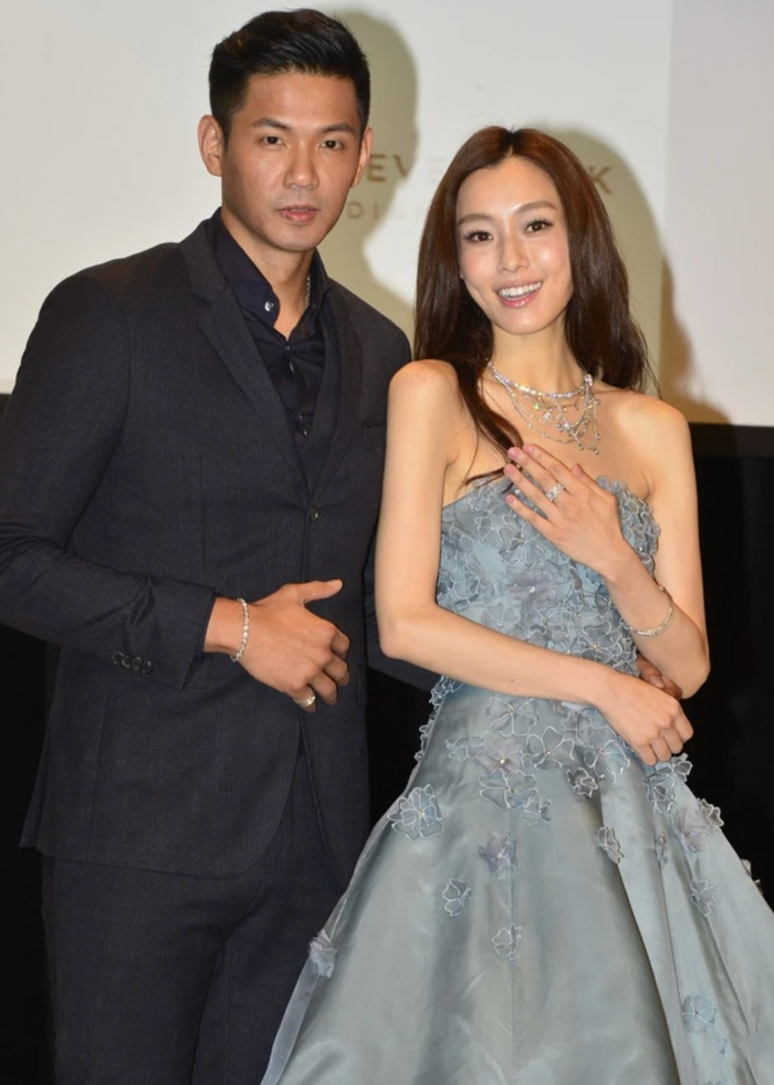 Vợ chồng Phạm Vỹ Kỳ và Trần Kiến Châu bị cho là nhân vật lây bệnh cúm khiến Từ Hy Viên qua đời. 