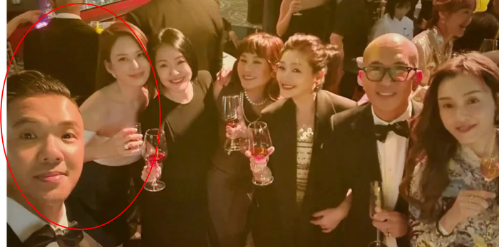 Vợ chồng nữ ca sĩ Phạm Vỹ Kỳ chụp ảnh thân thiết cùng Từ Hy Viên. (Ảnh: Yahoo)