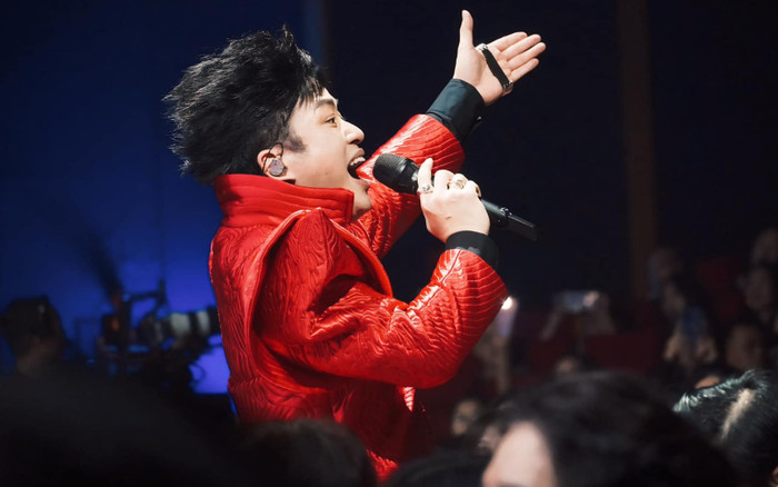 Vì sao Tùng Dương 'gây sốt' khi hát nhạc trẻ? Ảnh 2