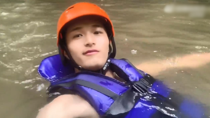 Lương Hựu Thành vui vẻ, thoải mái tận hưởng chuyến du lịch trước khi qua đời.