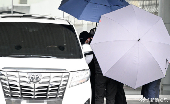 Gia đình đưa tro cốt Đại S Từ Hy Viên về Đài Loan