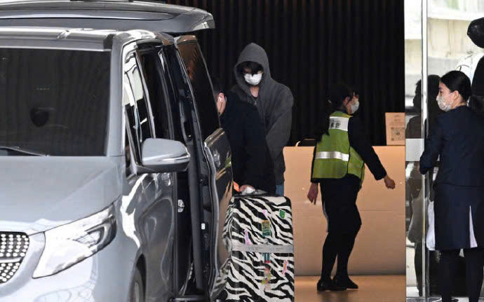 Hình ảnh tro cốt Từ Hy Viên được đưa về quê nhà