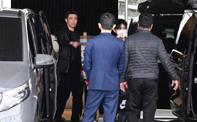 Xót xa hình ảnh gia đình đưa tro cốt Từ Hy Viên về Đài Loan Ảnh 4