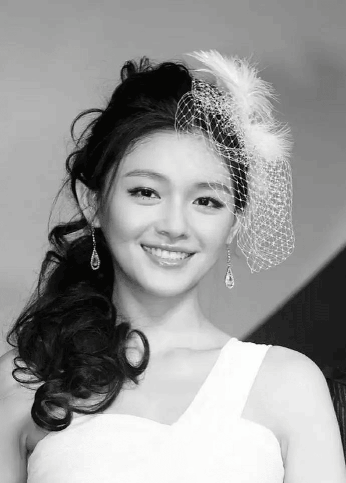 Rất nhiều khán giả đã gửi những lời chia buồn sâu sắc nhất đến gia đình Từ Hy Viên. Ảnh: Sưu tầm