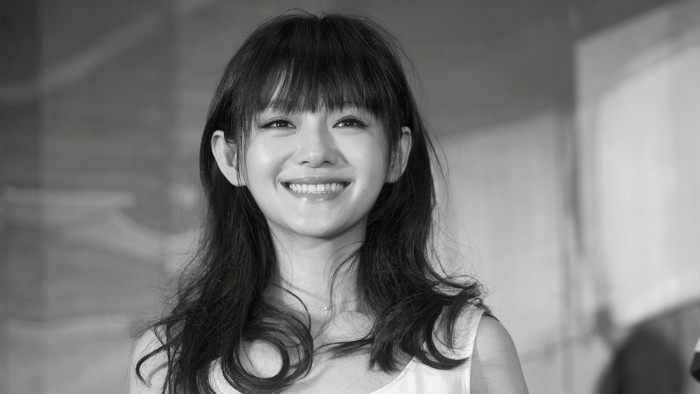 Theo công bố từ phía gia đình, Từ Hy Viên qua đời vì mắc bệnh cúm A. Tuy nhiên, công chúng lại cho rằng nữ diễn viên đã có bệnh nền nhiều, cơ thể yếu ớt nên dẫn đến kết cục thương tâm ở tuổi 48. 