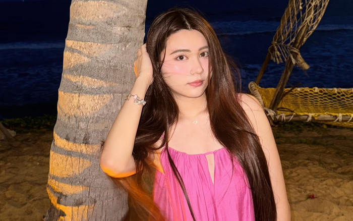 Con gái 16 tuổi của Quyền Linh diện váy hai dây, khoe vai trần gợi cảm Ảnh 2