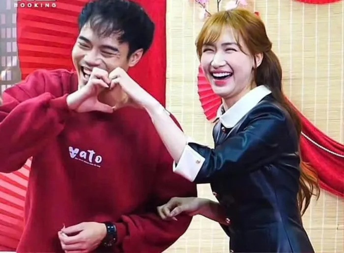 Hòa Minzy và Văn Toàn có tình bạn thân thiết nhiều năm qua. (Ảnh FBNV)