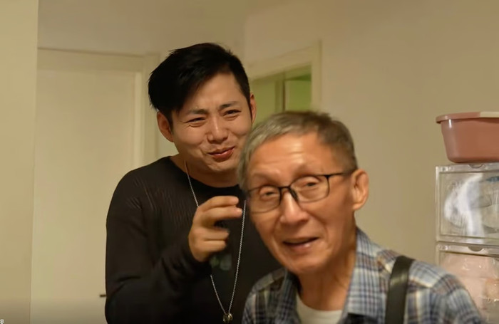 Xúc động người đàn ông độc thân 80 tuổi, làm cha nuôi của hơn 700 đứa trẻ Ảnh 2