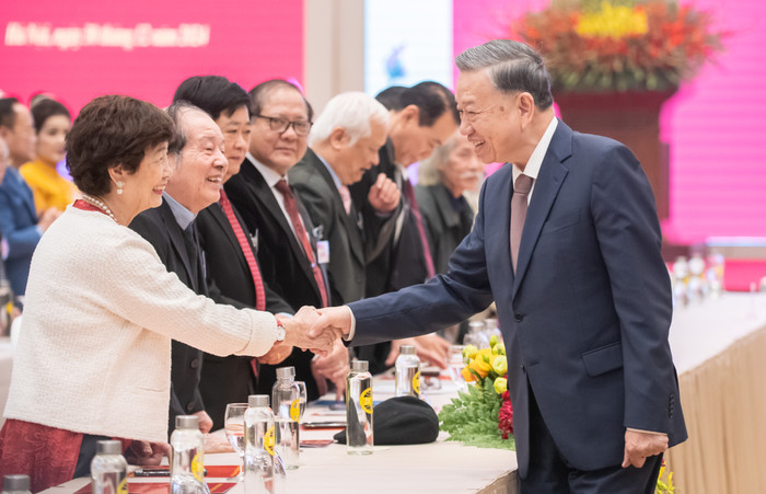 Tổng Bí thư Tô Lâm gặp mặt đại biểu văn nghệ sĩ