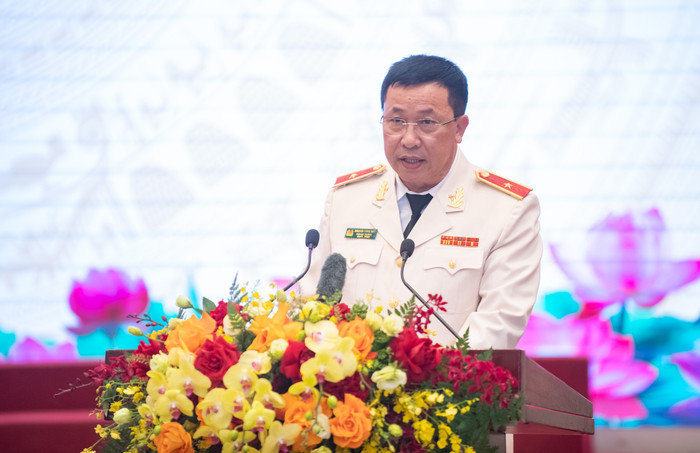 Thiếu tướng, NSND Nguyễn Công Bẩy, Phó Cục trưởng Cục Công tác đảng và công tác chính trị, Bộ Công an phát biểu tham luận 