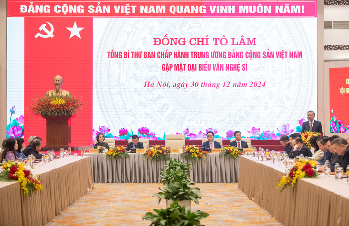 Toàn cảnh buổi gặp mặt đại biểu văn nghệ sĩ 
