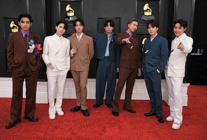 2 năm liên tiếp Kpop bị ngó lơ tại GRAMMY: Viện Hàn lâm bảo thủ hay 'cái bóng' BTS? Ảnh 3