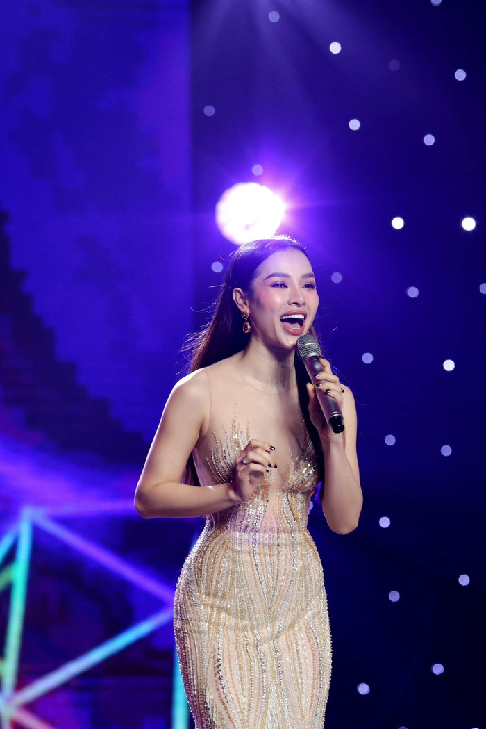 Nữ ca sĩ Việt đã lâu không đi hát 'gây sốt' với màn cover hit Hồ Ngọc Hà: Danh tính chẳng xa lạ! Ảnh 1