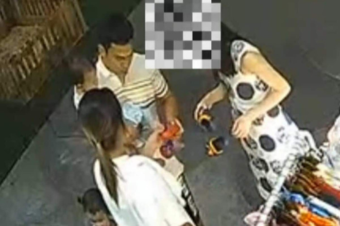 Thử giày nhưng không mua, cặp vợ chồng 'gặp biến' tại trung tâm thương mại Ảnh 1