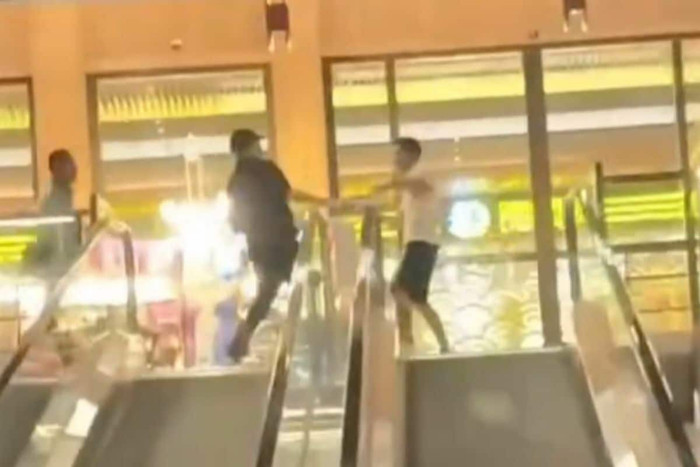 Thử giày nhưng không mua, cặp vợ chồng 'gặp biến' tại trung tâm thương mại Ảnh 3