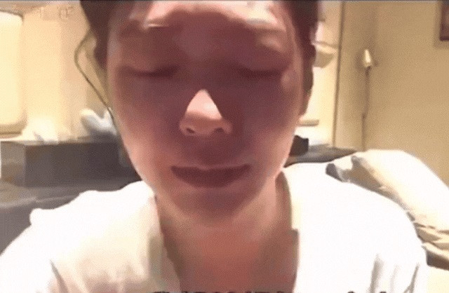 Trên MXH Weibo xuất hiện clip cô gái được cho là Từ Hy Viên khóc lóc trước khi qua đời. Tuy nhiên, sau khi xem kỹ,  nhiều cư dân mạng cho rằng đây không phải là nữ diễn viên. (Ảnh: 163)