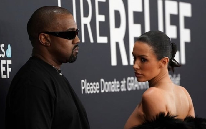 Bianca Censori đang hạnh phúc hay chỉ là 'con rối' trong tay Kanye West? Ảnh 2