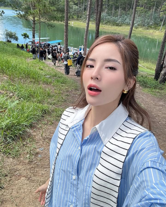 Trong dự án này, Hoa hậu Kỳ Duyên 'đối đầu' trực tiếp với Tiểu Vy. Tuy nhiên, hiệu ứng của khán giả dành cho cả hai lại hoàn toàn trái ngược. Hoa hậu Kỳ Duyên nhận được những phản hồi tích cực cho vai diễn đầu tay. Về phần Hoa hậu Tiểu Vy lại gây ra nhiều tranh luận trên khắp các diễn đàn mạng xã hội. (Ảnh: Instagram nhân vật)