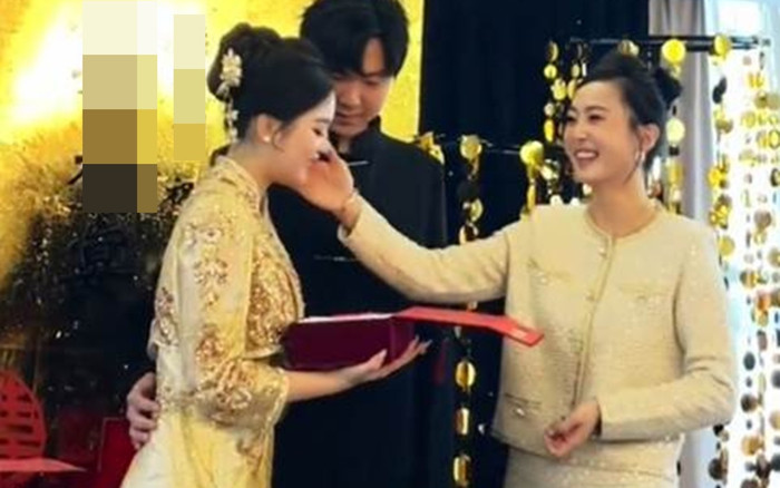 Mẹ chồng gây sốt vì nhan sắc xinh đẹp, trẻ hơn cả con dâu tại đám cưới Ảnh 2