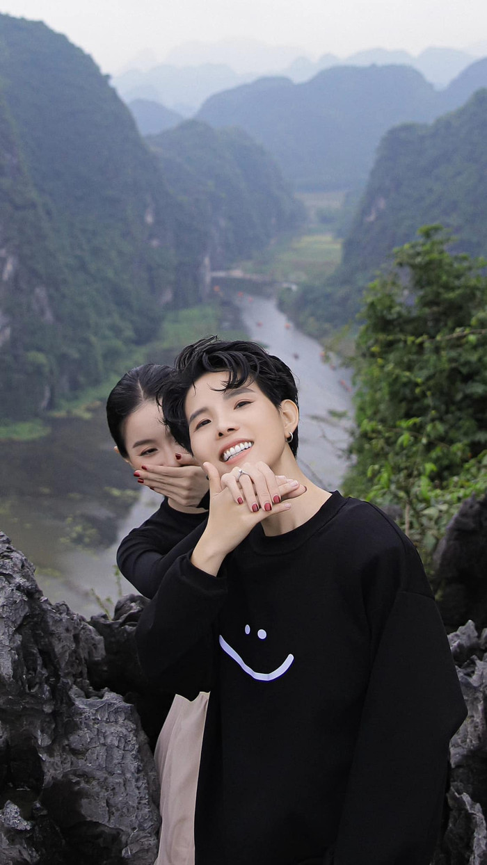 Vũ Cát Tường cầu hôn bạn gái thành công. Ảnh: FBNV