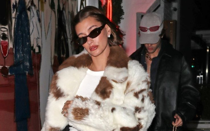 Họa tiết da bò: Cơn sốt thời trang dự báo thống trị năm 2025 Ảnh 2