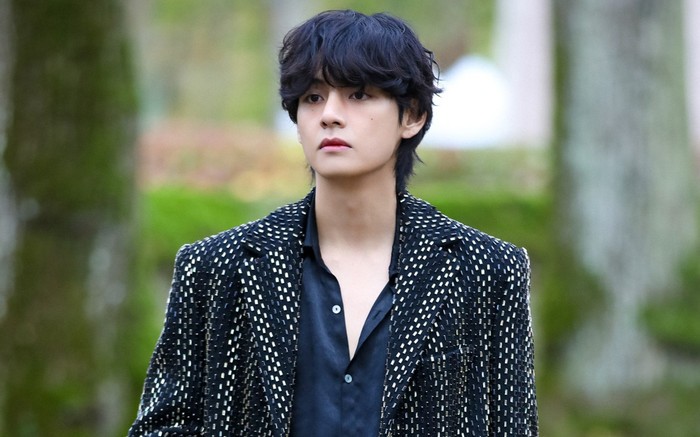 Xúc động trước hành động V dành cho stylist lâu năm của BTS Ảnh 2