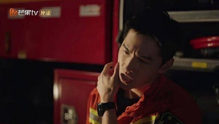 Dương Dương nhận phải nhiều gạch đá khi đóng Khói Lửa Nhân Gian Của Tôi. (Ảnh: Sohu)