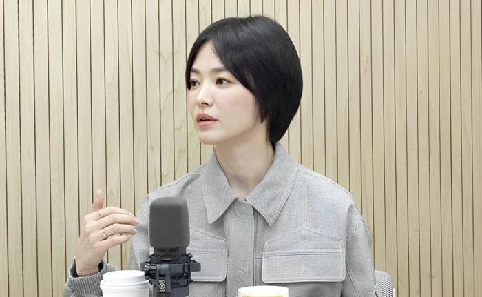 Xuất hiện tại chương trình do VIVOTV sản xuất, Song Hye Kyo có những chia sẻ gây bất ngờ khi bị bắt gặp trong tình trạng khỏa thân tại nhà tắm công cộng. (Nguồn: VIVOTV). 