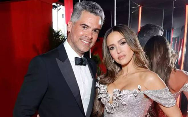 Nữ diễn viên đình đám showbiz đệ đơn ly hôn chồng sau 17 năm chung sống Ảnh 2