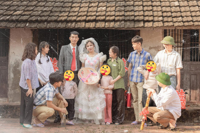 Sau 5 tháng yêu nhau, cô giáo Kiều Oanh và chồng đã quyết định đi đến hôn nhân. 